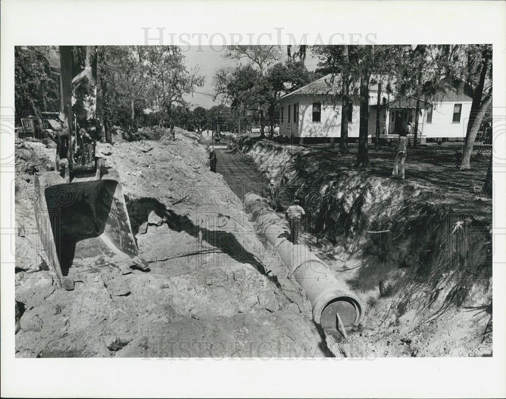 1983 Press Photo Pipeline To Draine Orange Lake Construction - Historic Images