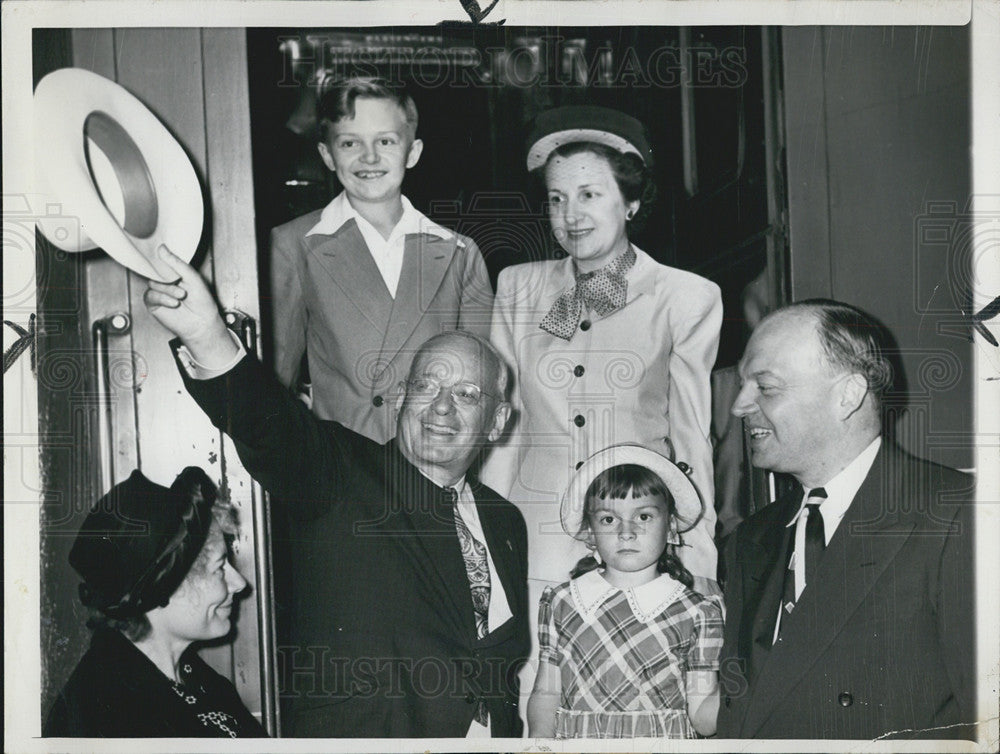 1948 Press Photo Gov Of KS Alfred Landon Is Pres Candidate With Harold Stassen - Historic Images