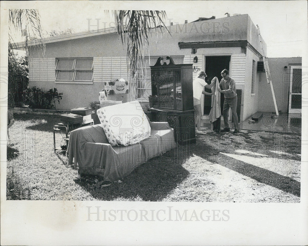 1973 Press Photo Residents Cleaning Up Tornado-Damaged Home - Historic Images