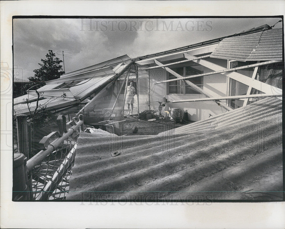 1974 Press Photo Wind Damaged Home Mrs Ray Sleszynski St Petersburg - Historic Images