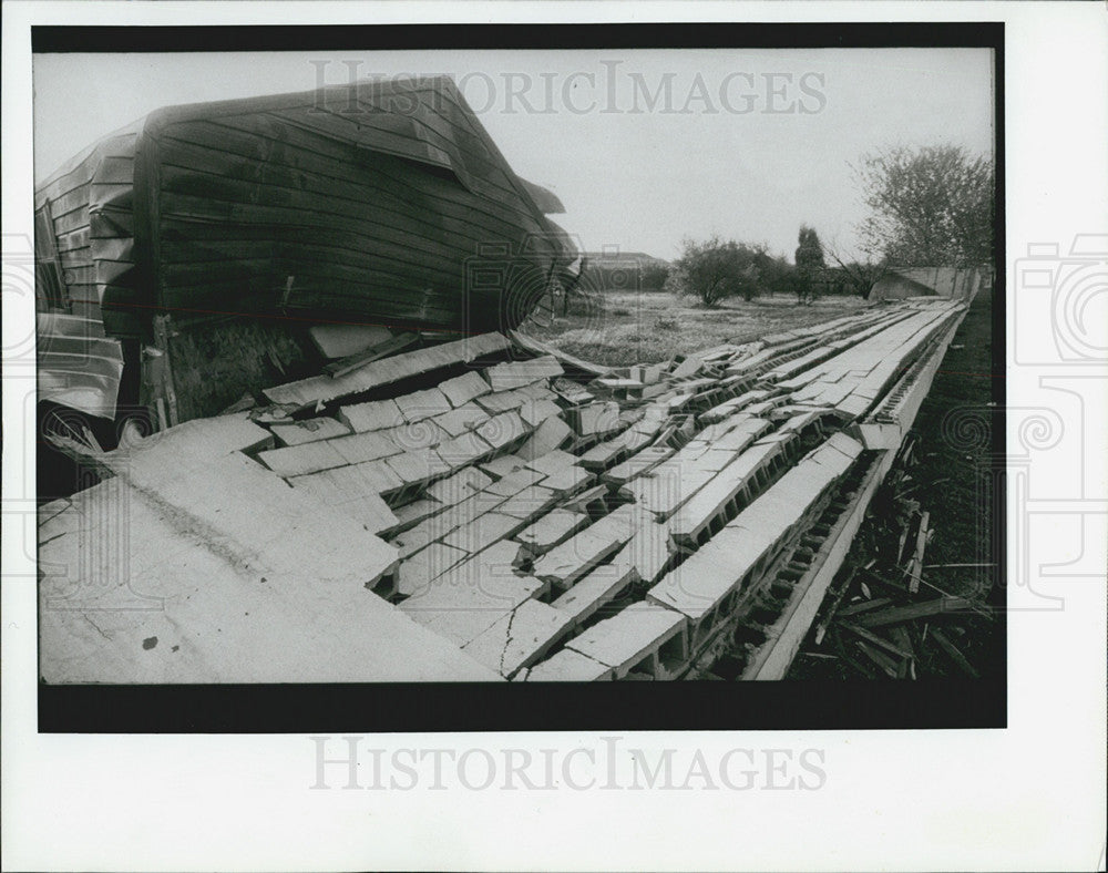 1991 Press Photo Storm Damage Collapsed Wall Tampa Florida - Historic Images