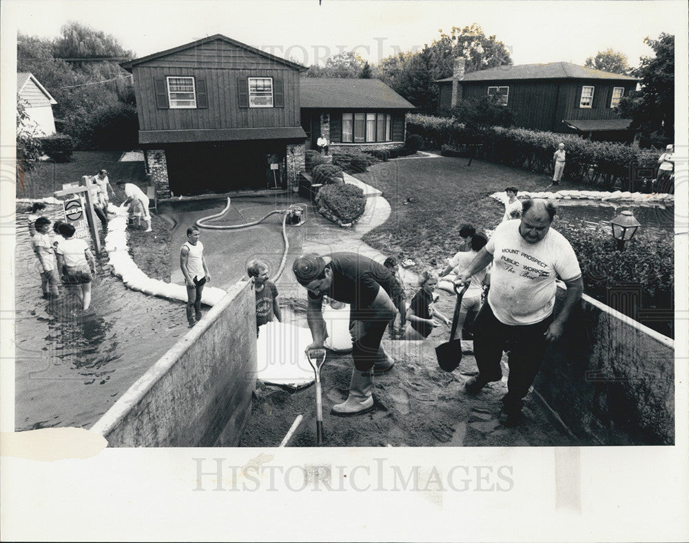 1986 Press Photo The Mantos Family of Mont Prospect in Illinois. - Historic Images