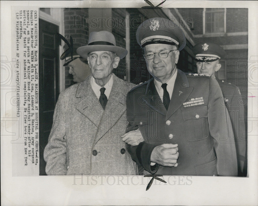 1964 Press Photo General Douglas MacArthur Lt Gen Leonard D. Heaton Walter Reed - Historic Images