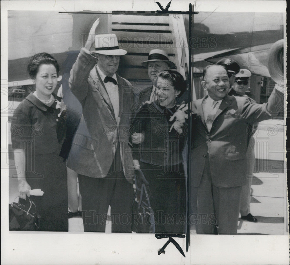 1961 Press Photo General and Mrs. Douglass MacArthur and Philippine ambassador - Historic Images