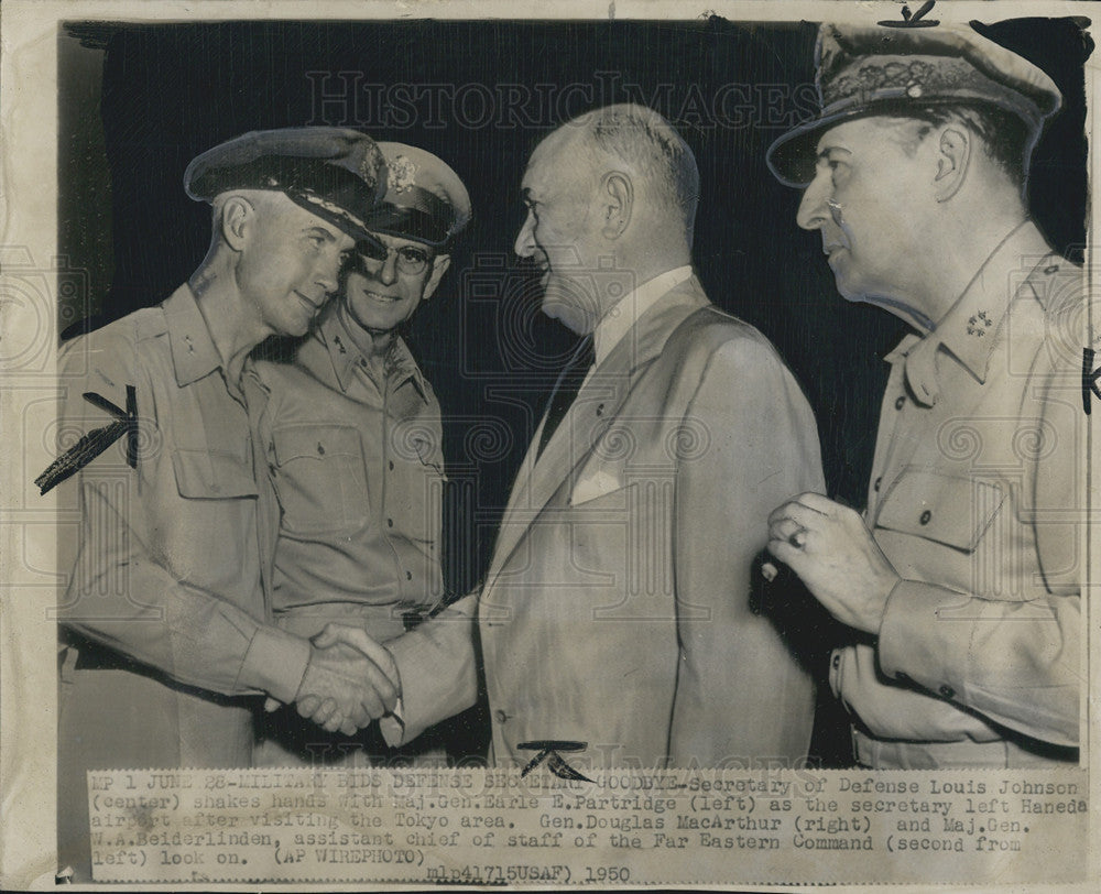 1950 Press Photo Sec. of Defense Louis Johnson Leaves Maj. Gen. Earle Partridge - Historic Images