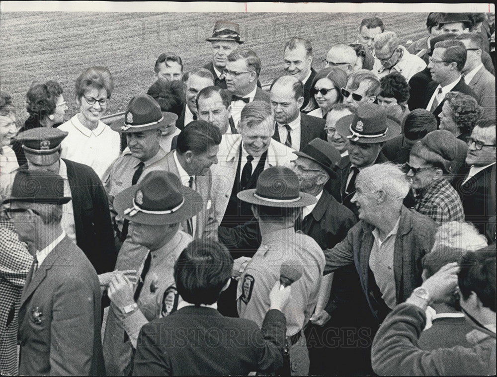 1967 Press Photo Governor Ronald Reagan Peoria Airport Election Campaign - Historic Images