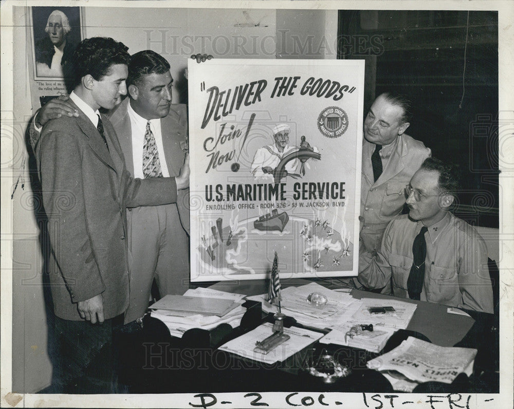 1942 Press Photo Eedgar Aberman & David Bender Present Navy Recruitment Poster - Historic Images
