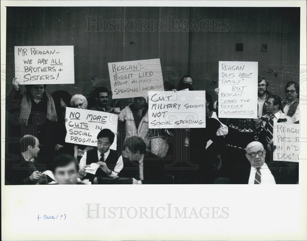 1986 Press Photo Protest at House Budget Committee hearing. - Historic Images