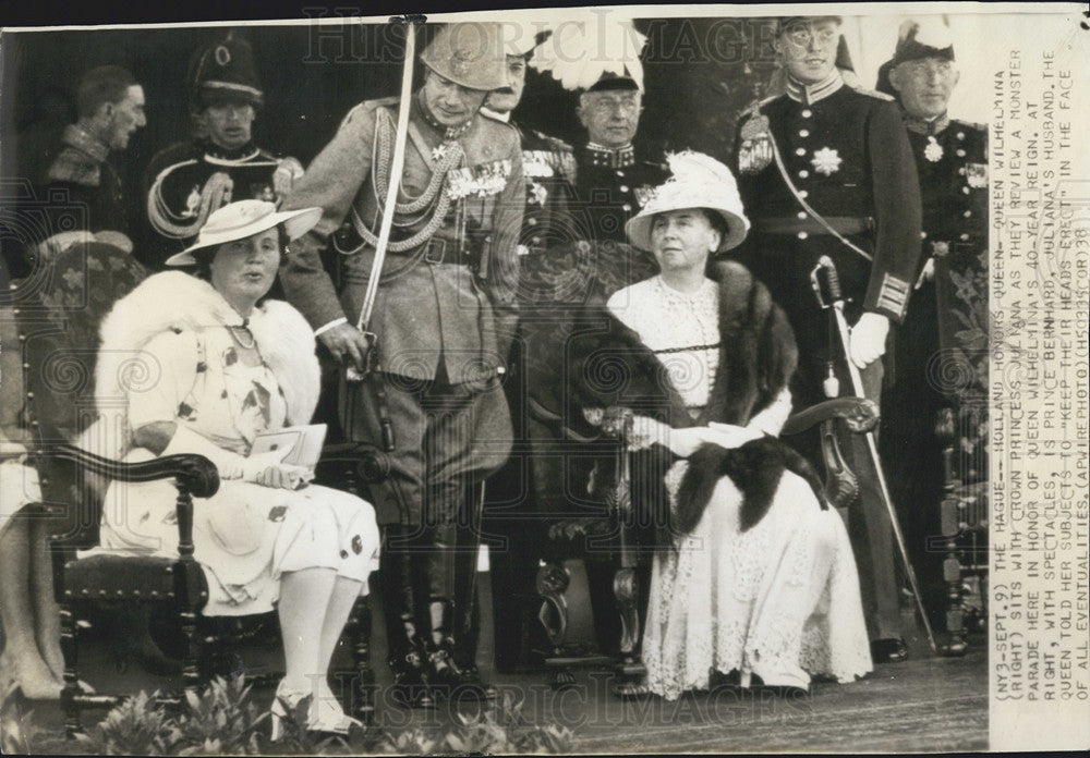 1938 Press Photo Queen Wilhelmina and Crown Princess Juliana - Historic Images