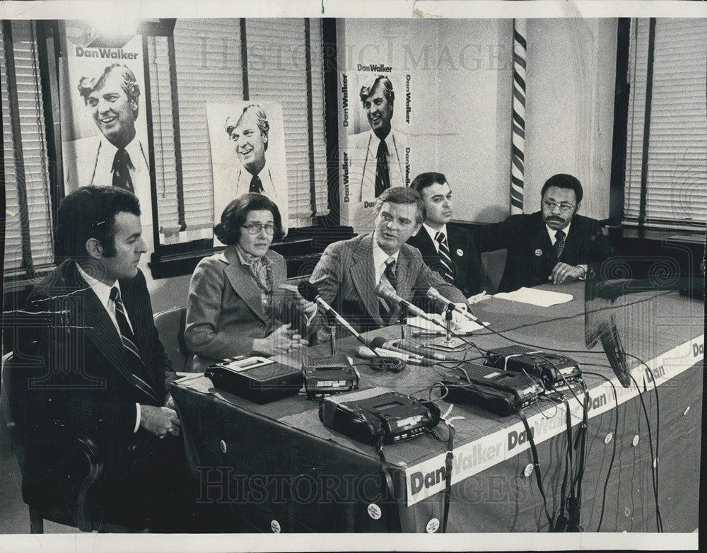 1975 Press Photo Ronald Stackler, Mrs Joan Alter, Gov Daniel Walker - Historic Images