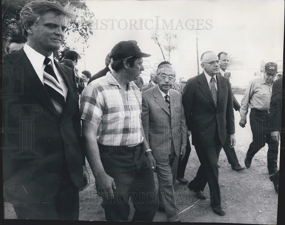 1975 Press Photo Governor Daniel Walker, John Baltz, Secty of Arg Earl Butz - Historic Images