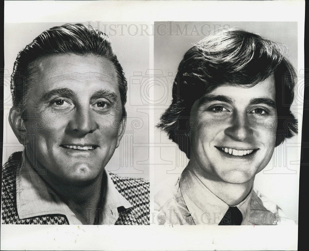 1969 Press Photo Micheal Douglas And Kirk Douglas In 20&#39;s Pic Side By Side COPY - Historic Images