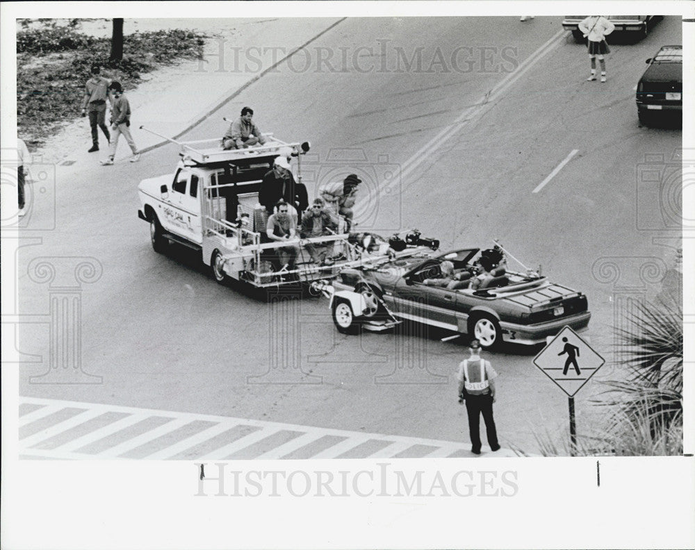 1992 Press Photo Mustang Pulled By Trailer During Clearwater TV Shoot Gulf City - Historic Images