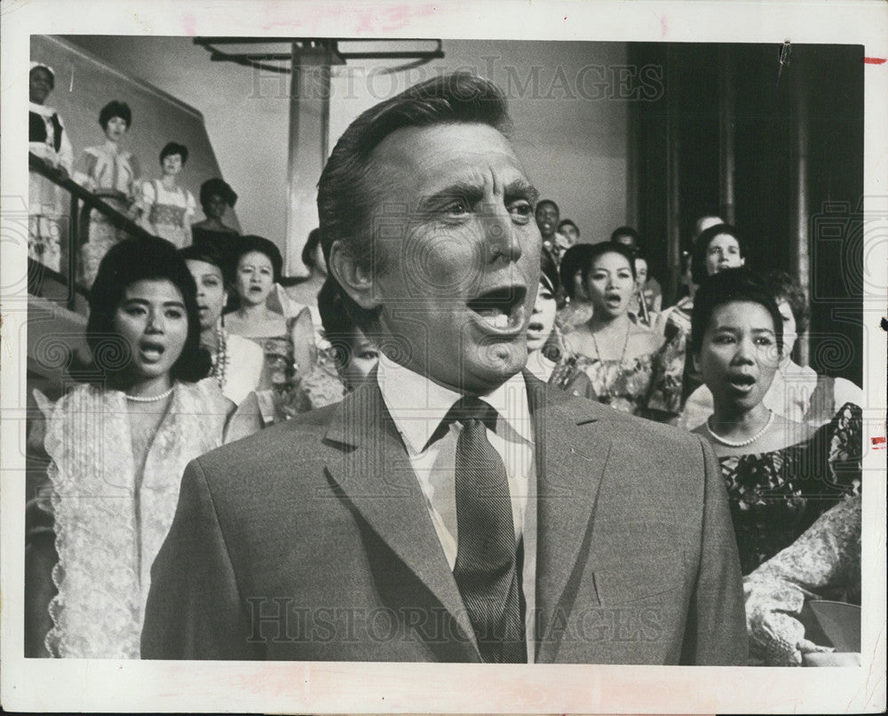 1969 Press Photo Actor Kirk Douglas - Historic Images