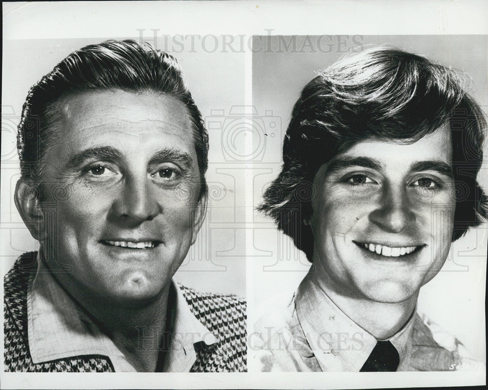 1971 Press Photo Side By Side Pic Of Both 20&#39;s Kirk Douglas And Son Micheal - Historic Images