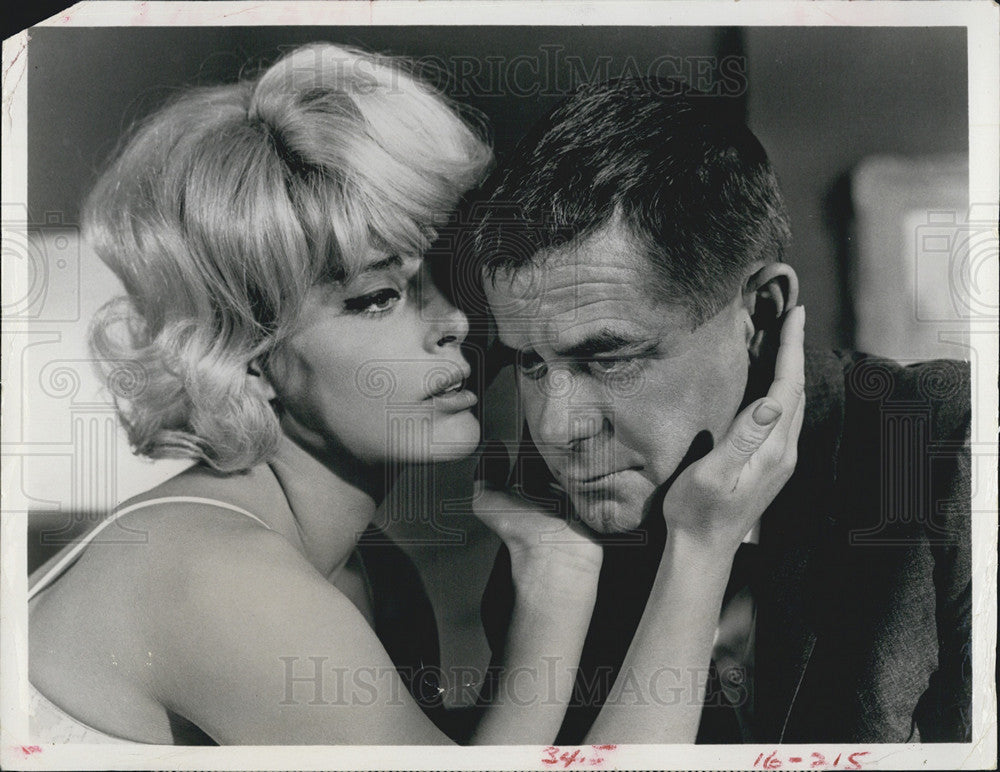 1967 Press Photo Elke Sommer Glenn Ford Actors Money Trap - Historic Images