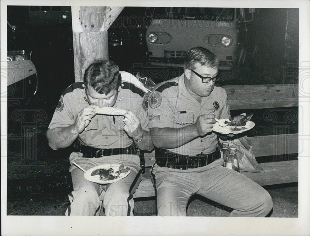 1973 Press Photo Troopers at Highway Patrol Cookout - Historic Images