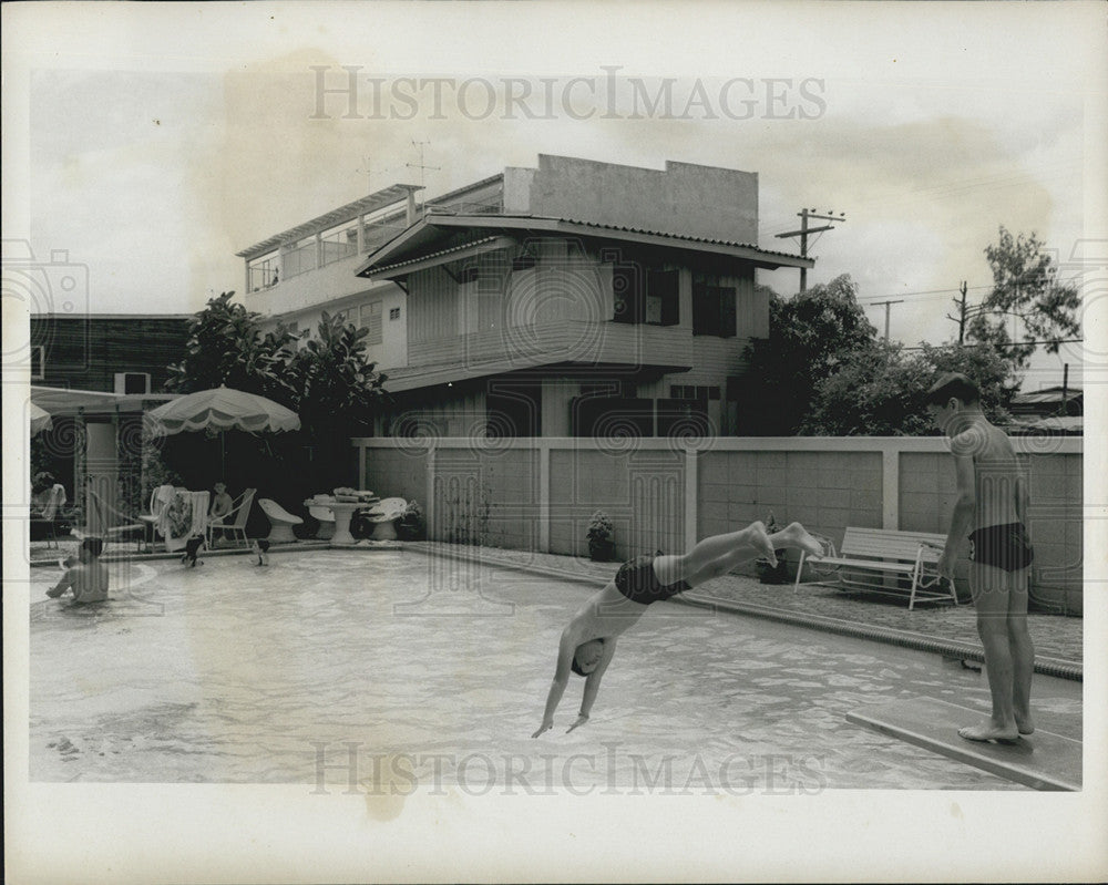 1968 Press Photo US military families relax in their homes in Thailand. - Historic Images