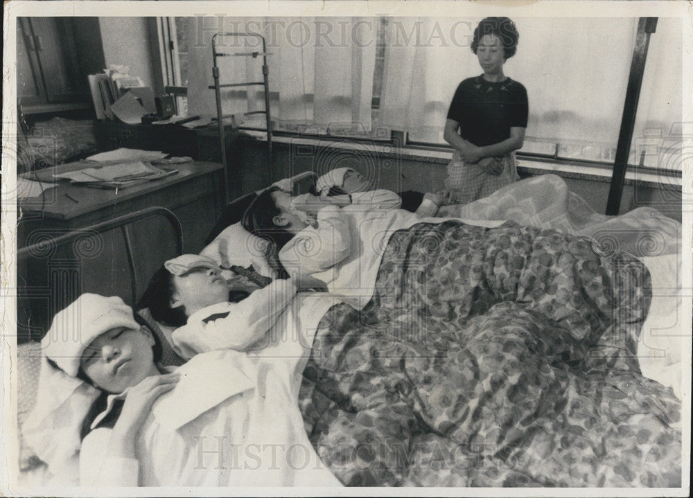 Press Photo Sick Children Hospital Tokyo Japan - Historic Images