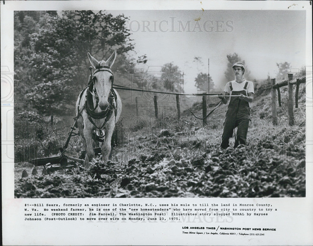 1975 Press Photo Bill Sears Farmer Former Engineer Charlotte North Carolina Uses - Historic Images