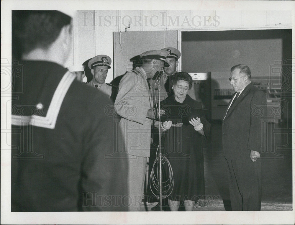 1967 Press Photo Bronze Star Purple Heart Recipients John H. Van Vleck Navy - Historic Images