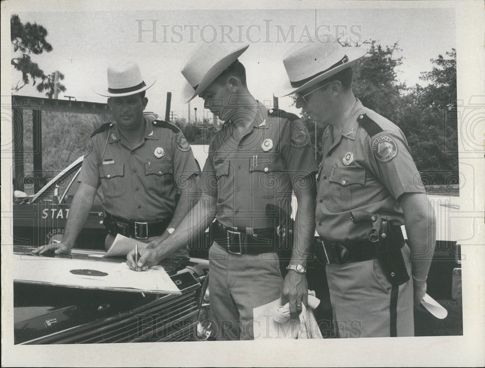 1969 Press Photo Trooper J. M. Buckner, Trooper D. C. Roberts, and Trooper R. L. - Historic Images