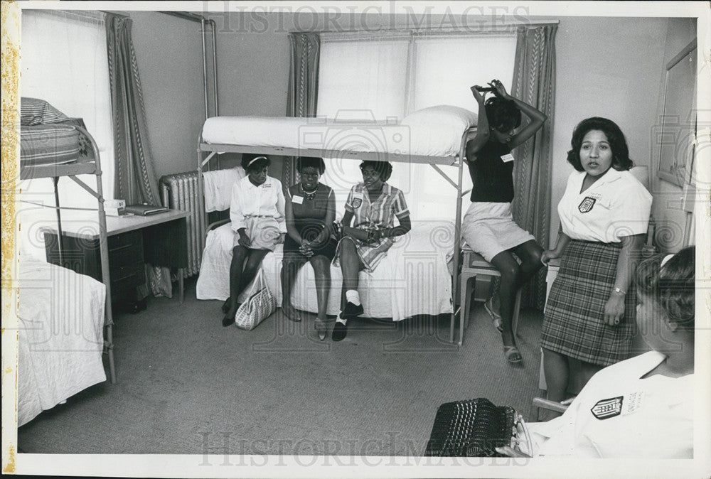 1965 Press Photo Woman Job Corps Living quarters - Historic Images