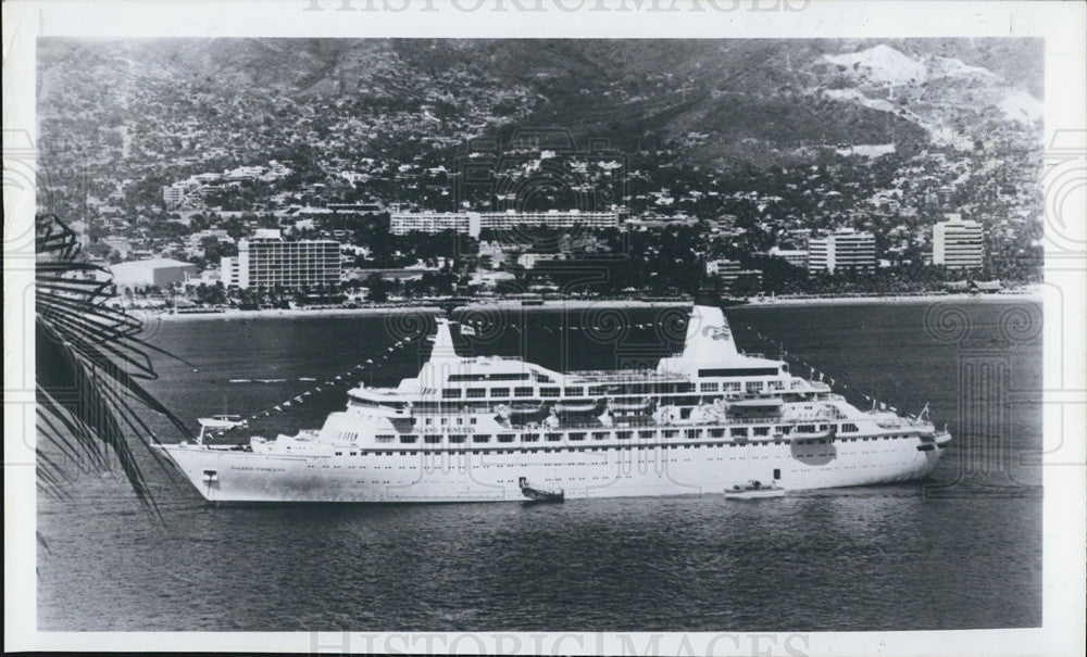 1983 Press Photo Acapulco Bay Mexico Cruise Ship - Historic Images