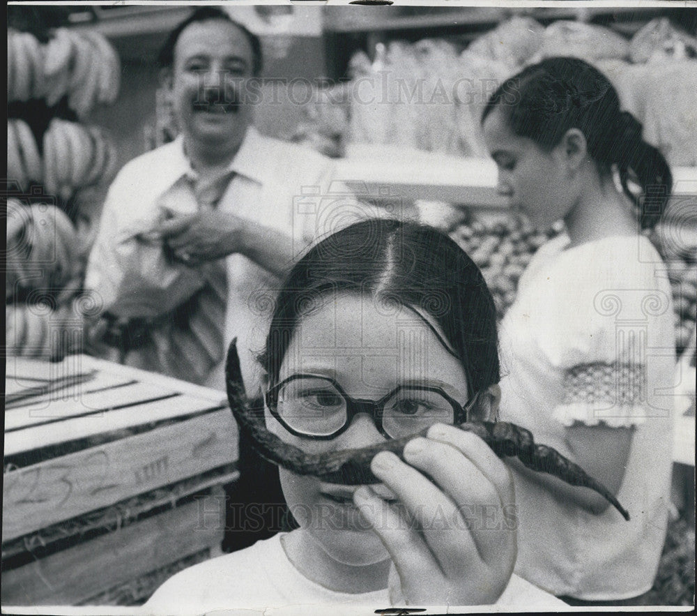 1972 Press Photo Girl Scout With Long Hot Pepper At Supercades Market Chgo - Historic Images