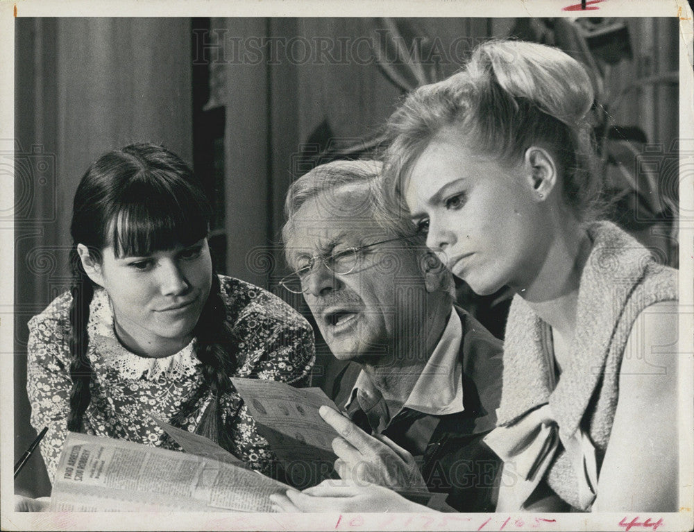 Press Photo Barbara Hershey, Robert Young, Brooke Bundy, Halloway&#39;s Daughters - Historic Images