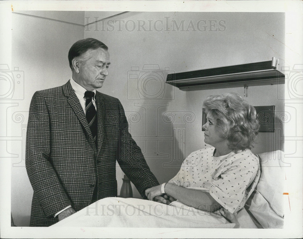 1971 Press Photo Actor Robert Young Rachel Roberts MARCUS WELBY MD - Historic Images