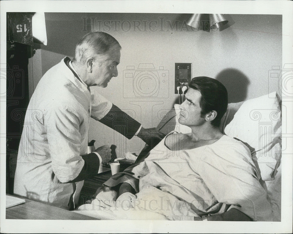 1970 Press Photo James Brolin And Robert Young In Marcus Welby MD-The Other Side - Historic Images