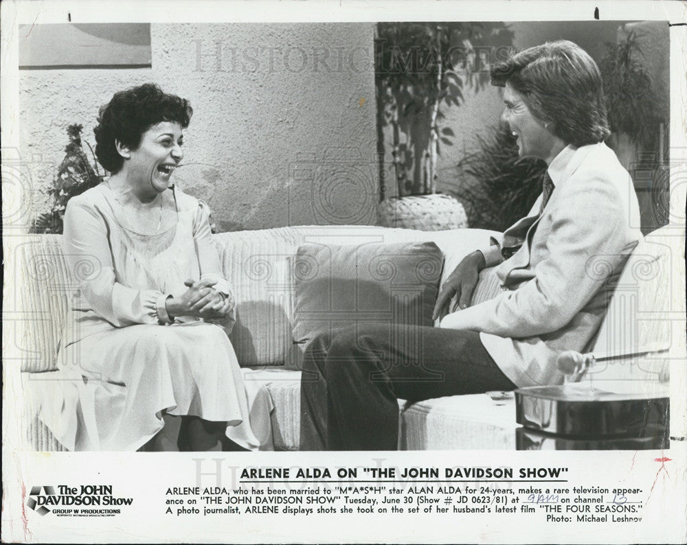 1981 Press Photo Arlene Alda with John Davidson on the John Davidson Show - Historic Images