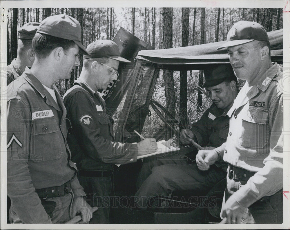 1965 Press Photo Nat&#39;l Guard Members Of Hdqrtrs Company 1-124th Infantry FL - Historic Images