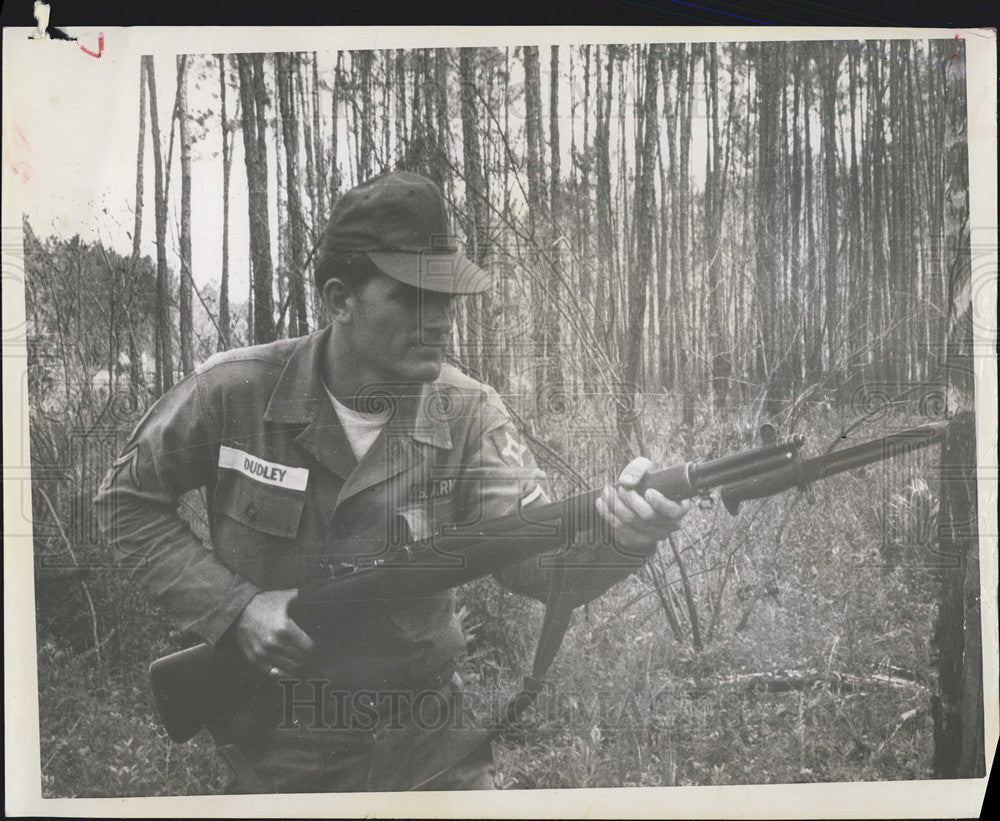 Press Photo St, Petersburg Army National Guard Pfc Larry Dudley Bayonet Training - Historic Images