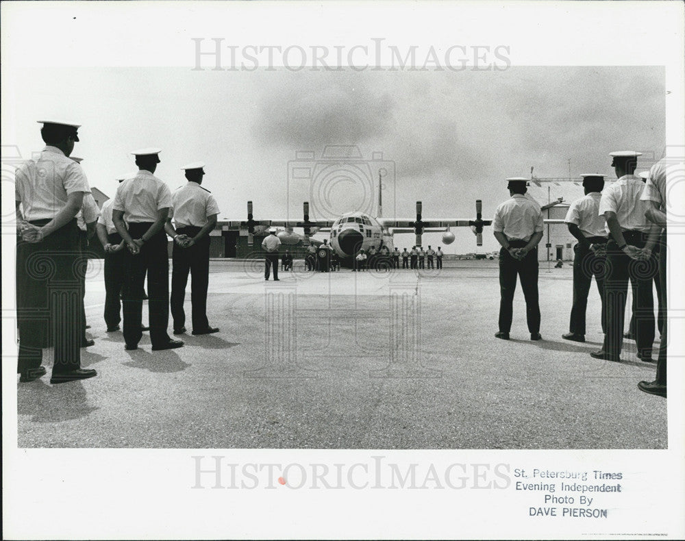 1983 Press Photo Coast Guard Hercules Aircaft Clearwater Air Station - Historic Images