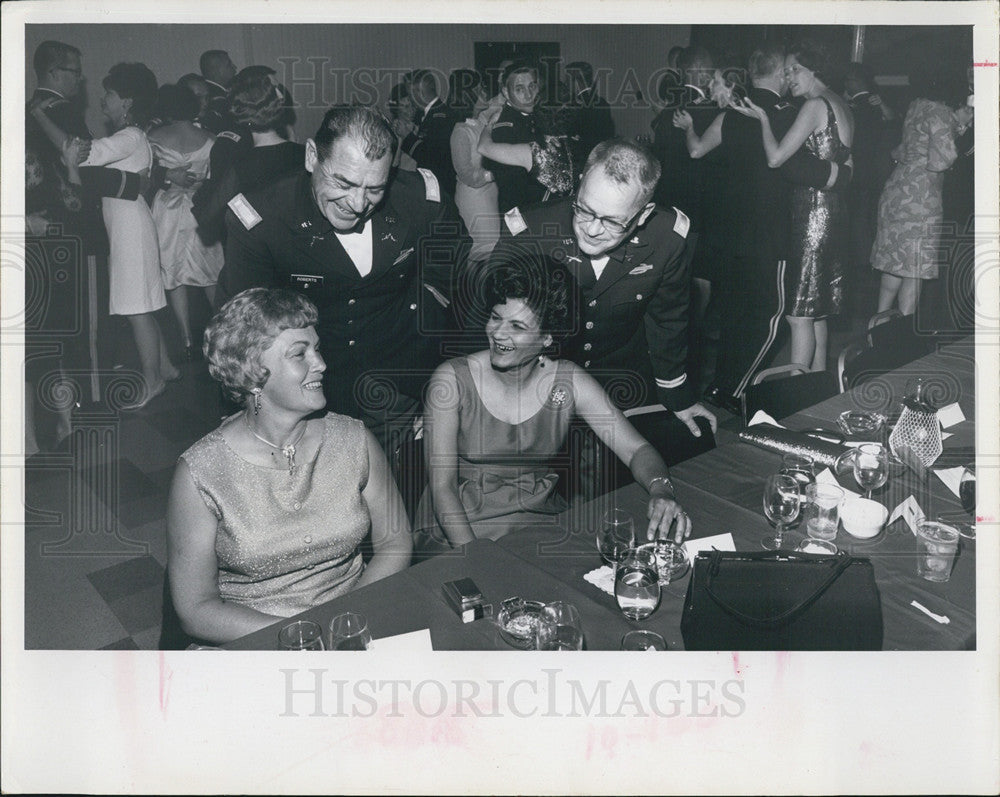 1967 Press Photo National Guard Causeway Inn Lieutenant Colonel Mrs C. B. - Historic Images