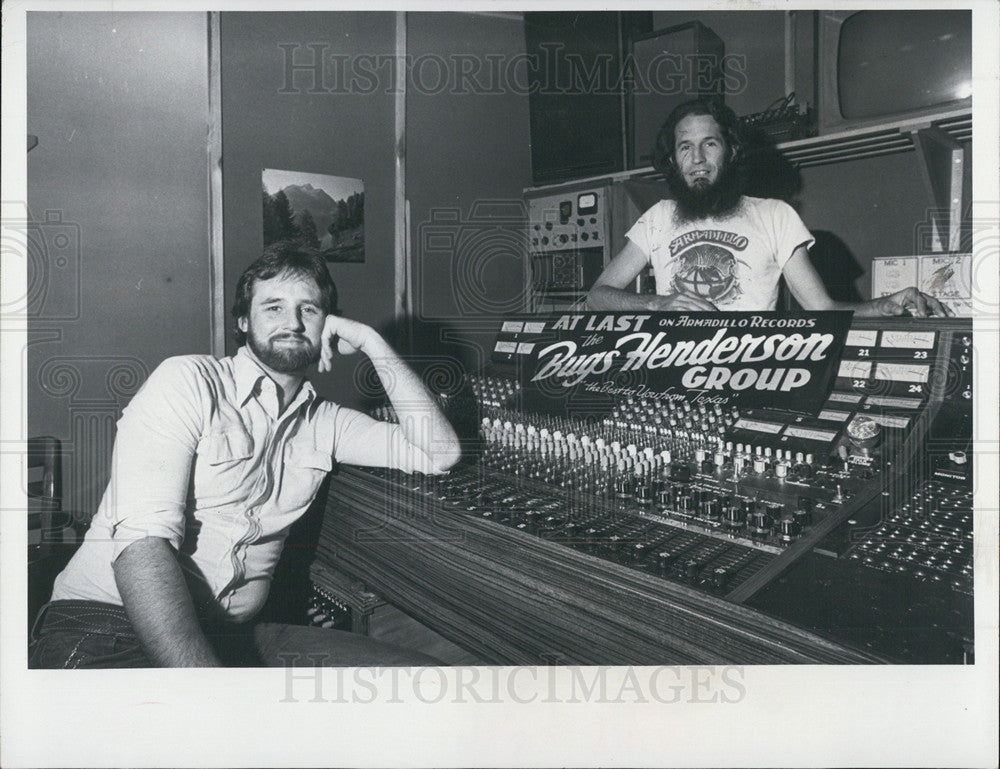 1980 Press Photo Hank Larich Fletcher Crow Owners Armadillo Music Studio - Historic Images