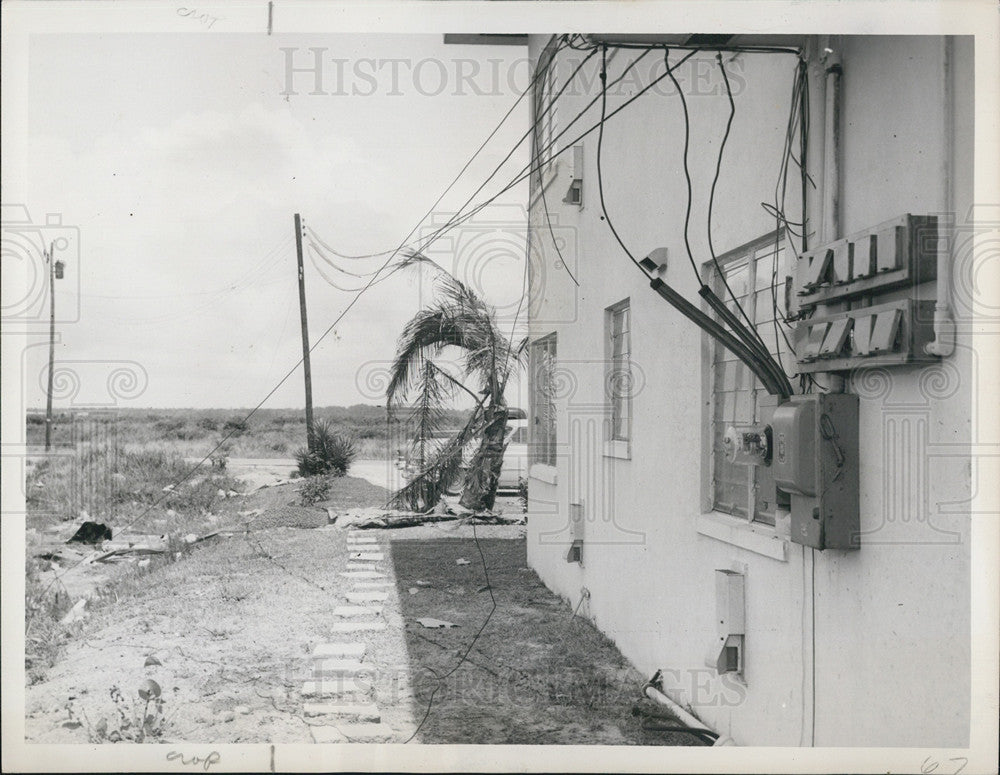 1952 Press Photo Electrical Wires Ripped From Building Storm - Historic Images