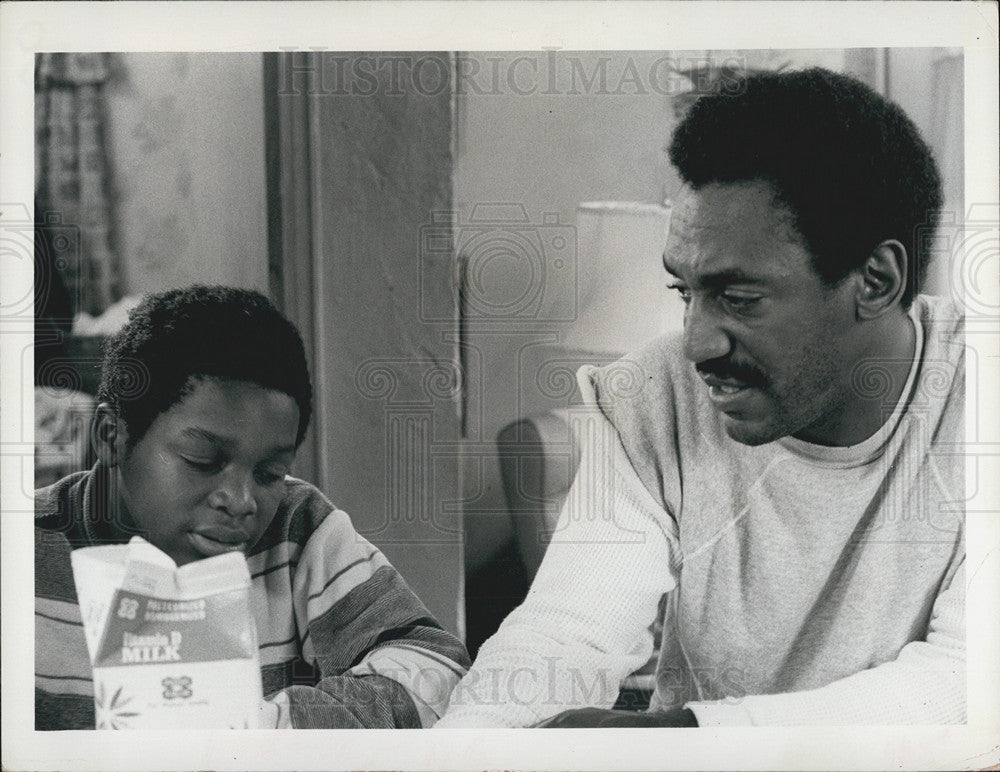 1972 Press Photo Bill Cosby To All My Friends On Shore Dennis Hines - Historic Images