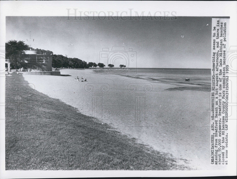 1959 Press Photo Bradford Beach On Lake Michigan Closed Due To Pollution - Historic Images