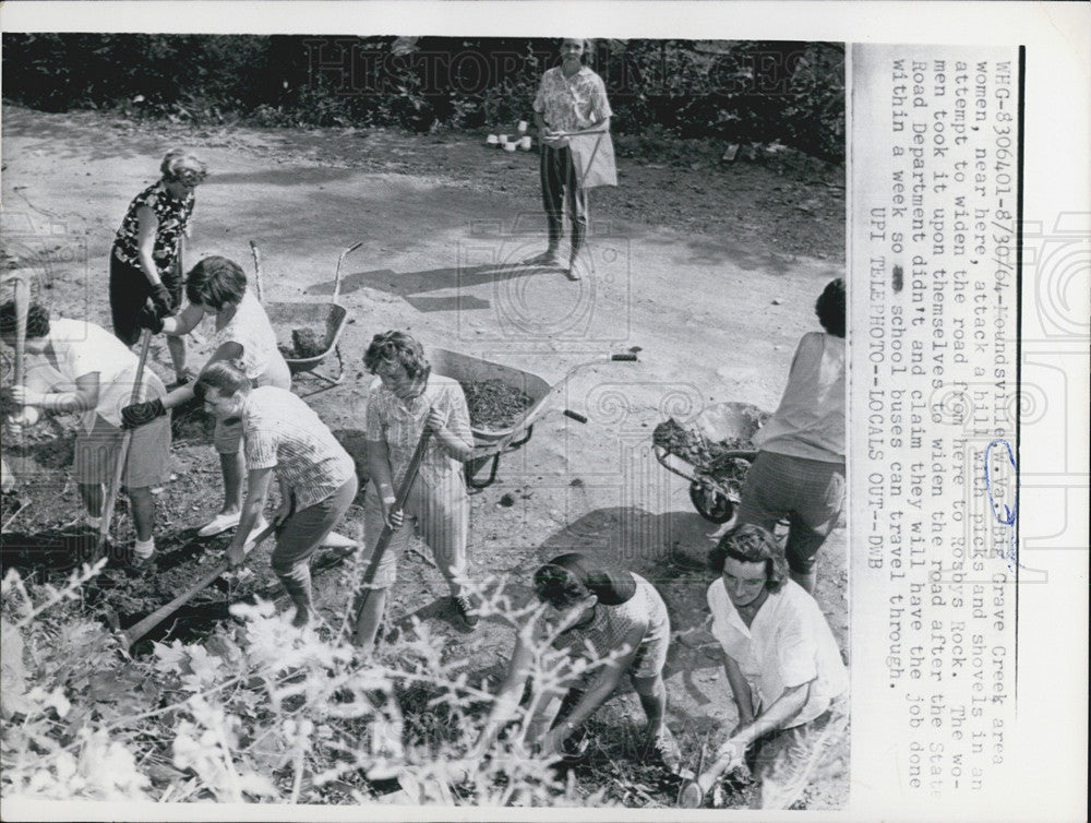 1964 Press Photo Women Widen Road In Protest/Moundsville West Virginia - Historic Images