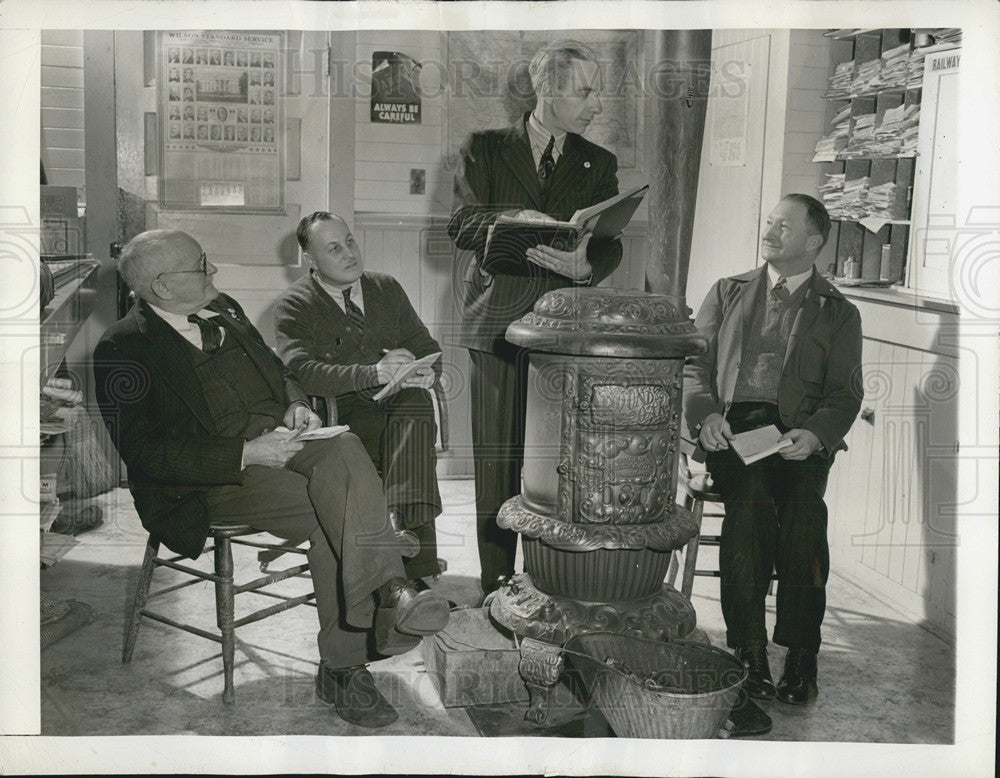 1948 Press Photo Local Men Own Railroad Discuss Business - Historic Images