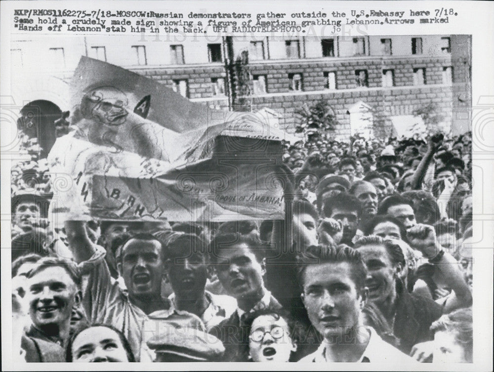 1958 Press Photo Russian Demonstrators Outside US Embassy Moscow - Historic Images