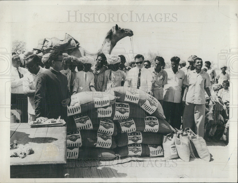 1964 Press Photo Foreign Aid to Help India - Historic Images