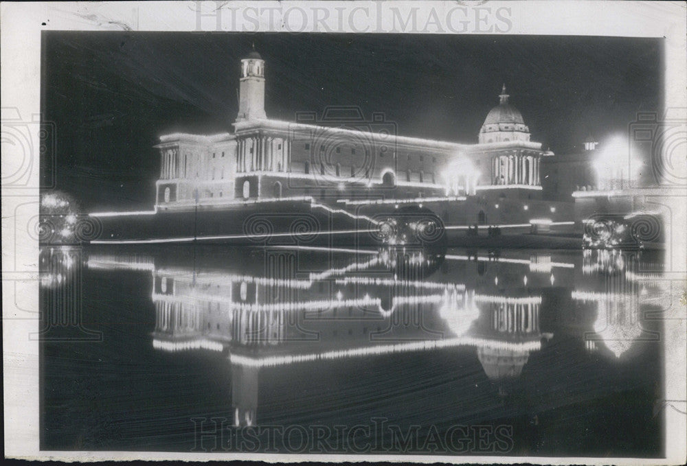 1954 Press Photo of a night view of government building in New Delhi - Historic Images