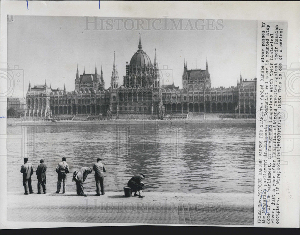 1957 Press Photo Danube River at Hungarian Parliament in Budapest - Historic Images