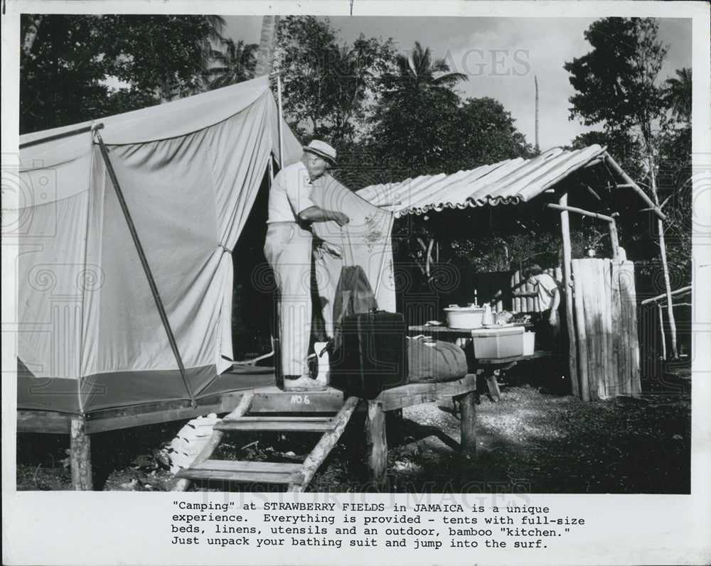 1974 Press Photo of campers at Strawberry Fields in Jamaica - Historic Images