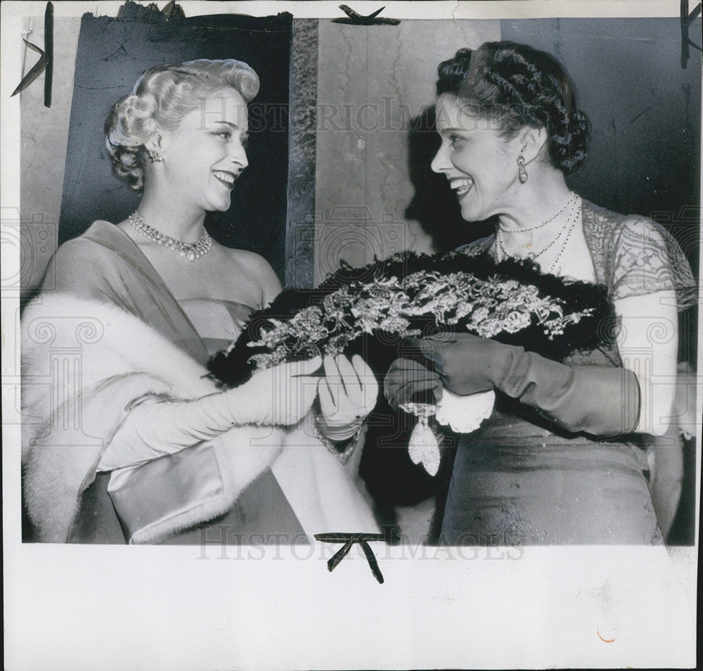 1967 Press Photo Mrs Douglas MacArthur &amp; Mrs William Gaynor Attend Fan Ball - Historic Images