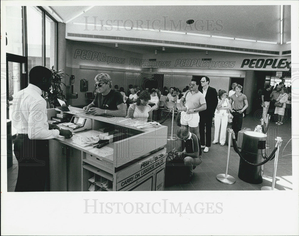 1985 Press Photo St. Petersburg Clearwater Airport People Express Terminal - Historic Images